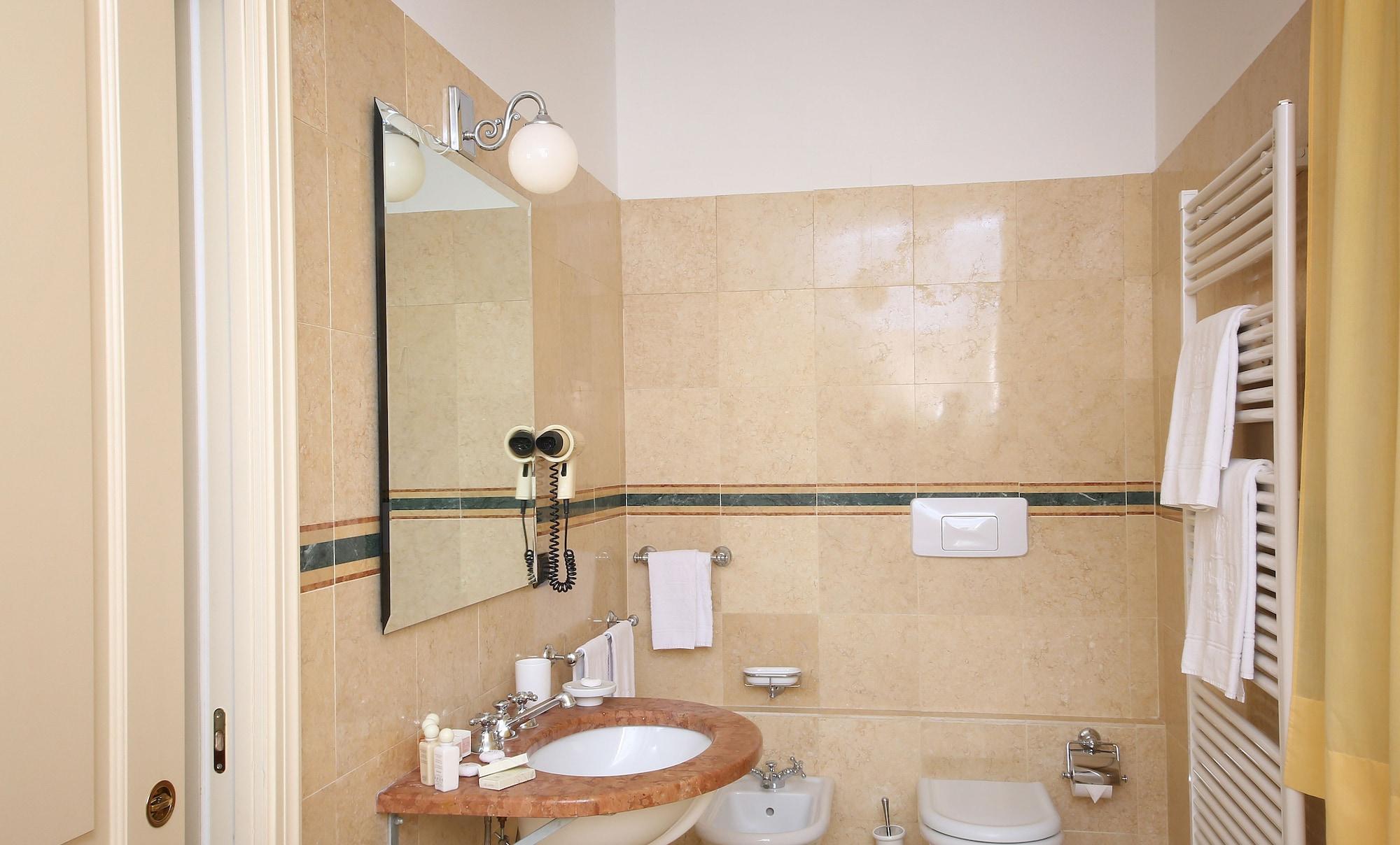 Villa Sofia Hotel Gardone Riviera Exterior photo