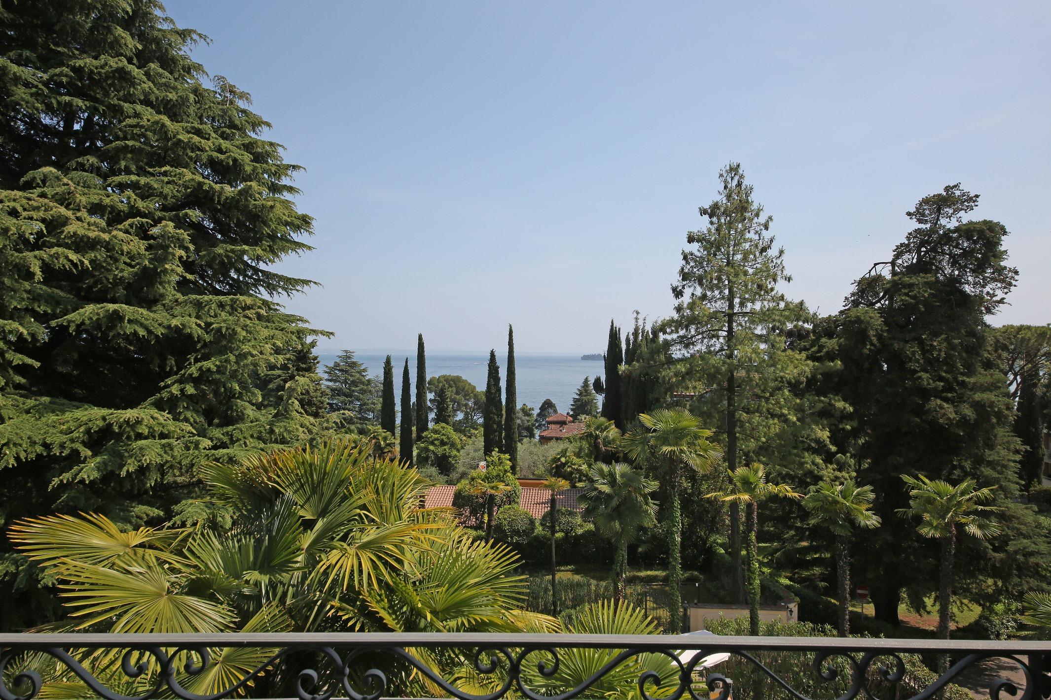 Villa Sofia Hotel Gardone Riviera Exterior photo
