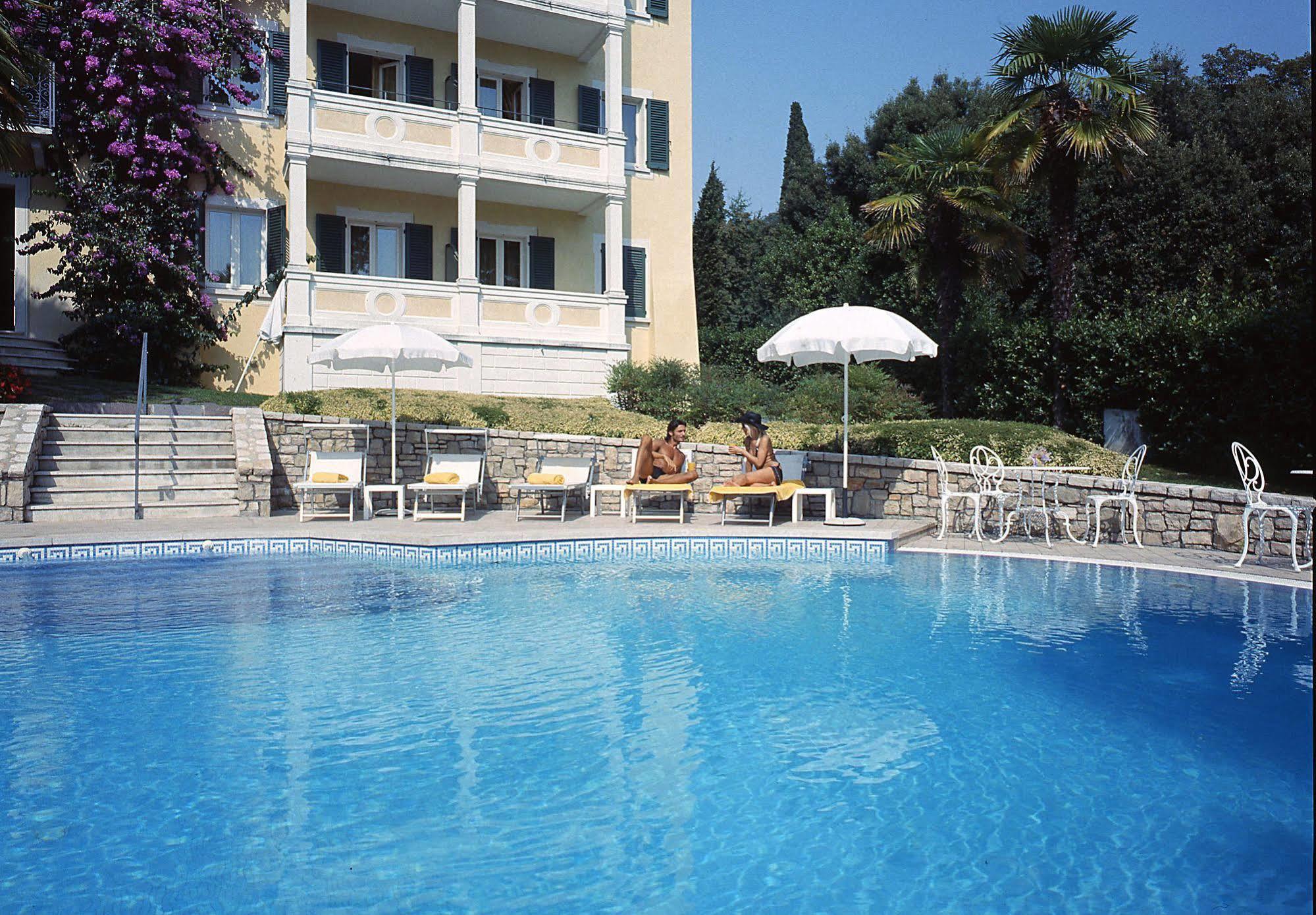 Villa Sofia Hotel Gardone Riviera Exterior photo