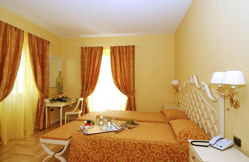 Villa Sofia Hotel Gardone Riviera Exterior photo